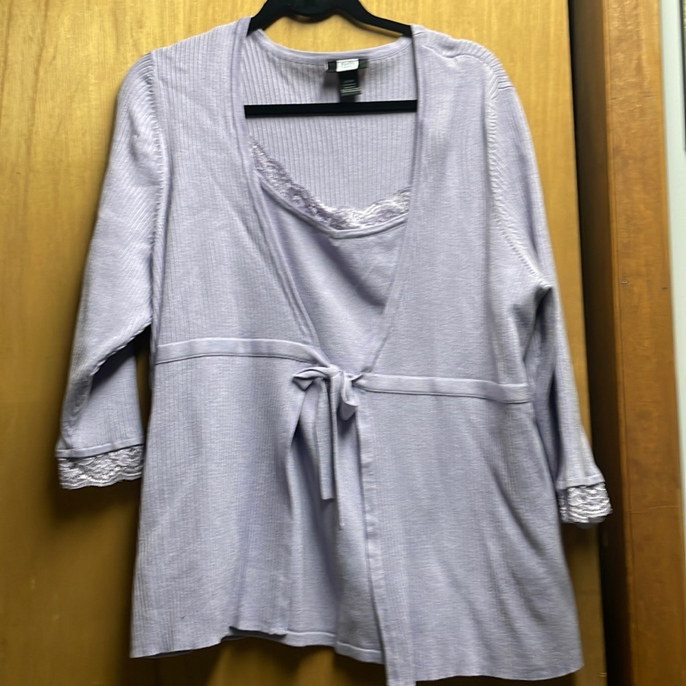 Beautiful women’s lavender top looks like 2 pieces but just one . 3/4 sleeve.